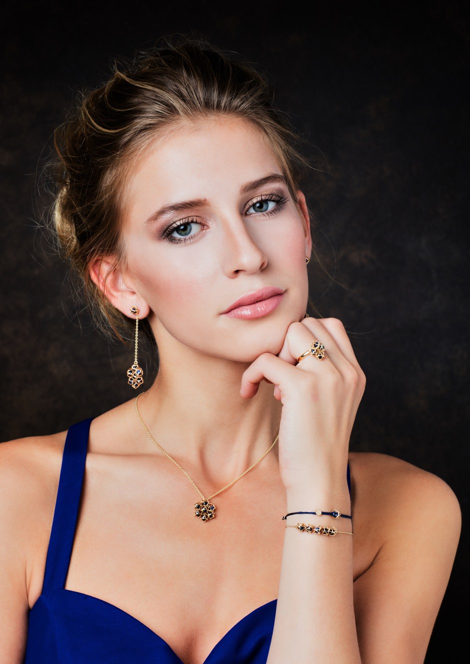 BOLTENSTERN: Embrace 18ct Yellowgold Sapphires (c)www.stefanjoham.com.jpg