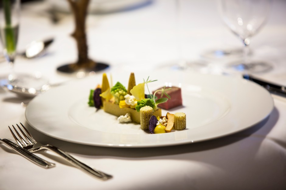 MEISTERSTRASSE Wiener Tisch7.jpg